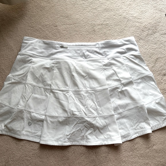 MINT Condition LuluLemon White Tennis Skirt - Picture 1 of 3